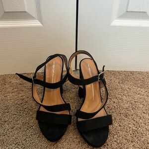 Report Black Elegant Heels